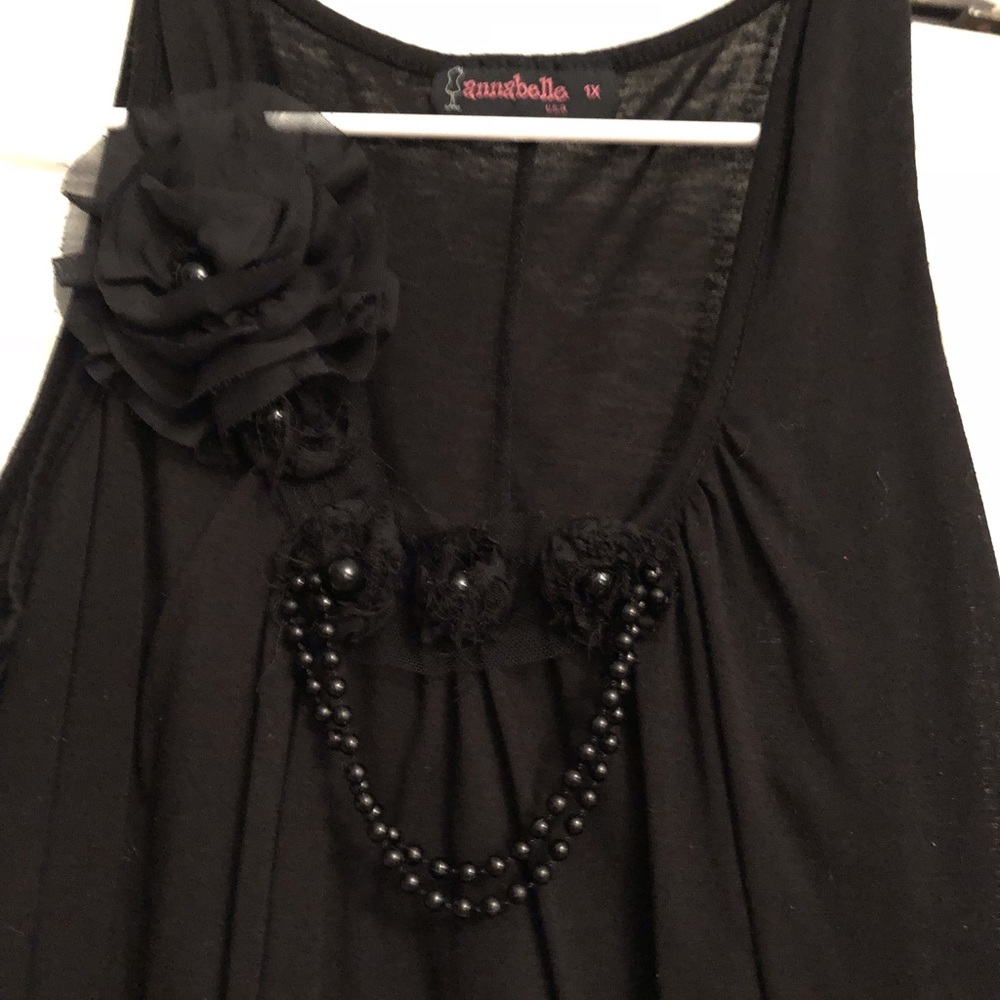 Cute tank top with flowers and beads